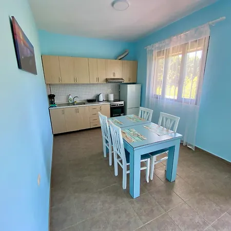 White & Blue Apartment's 格勒姆