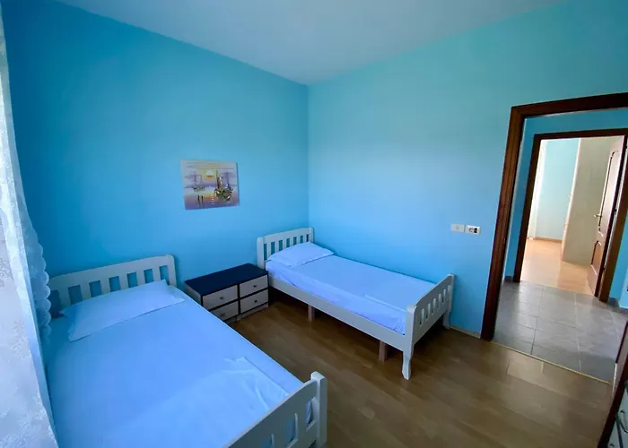 Lägenhet White & Blue Apartment's Golem (Tirana)